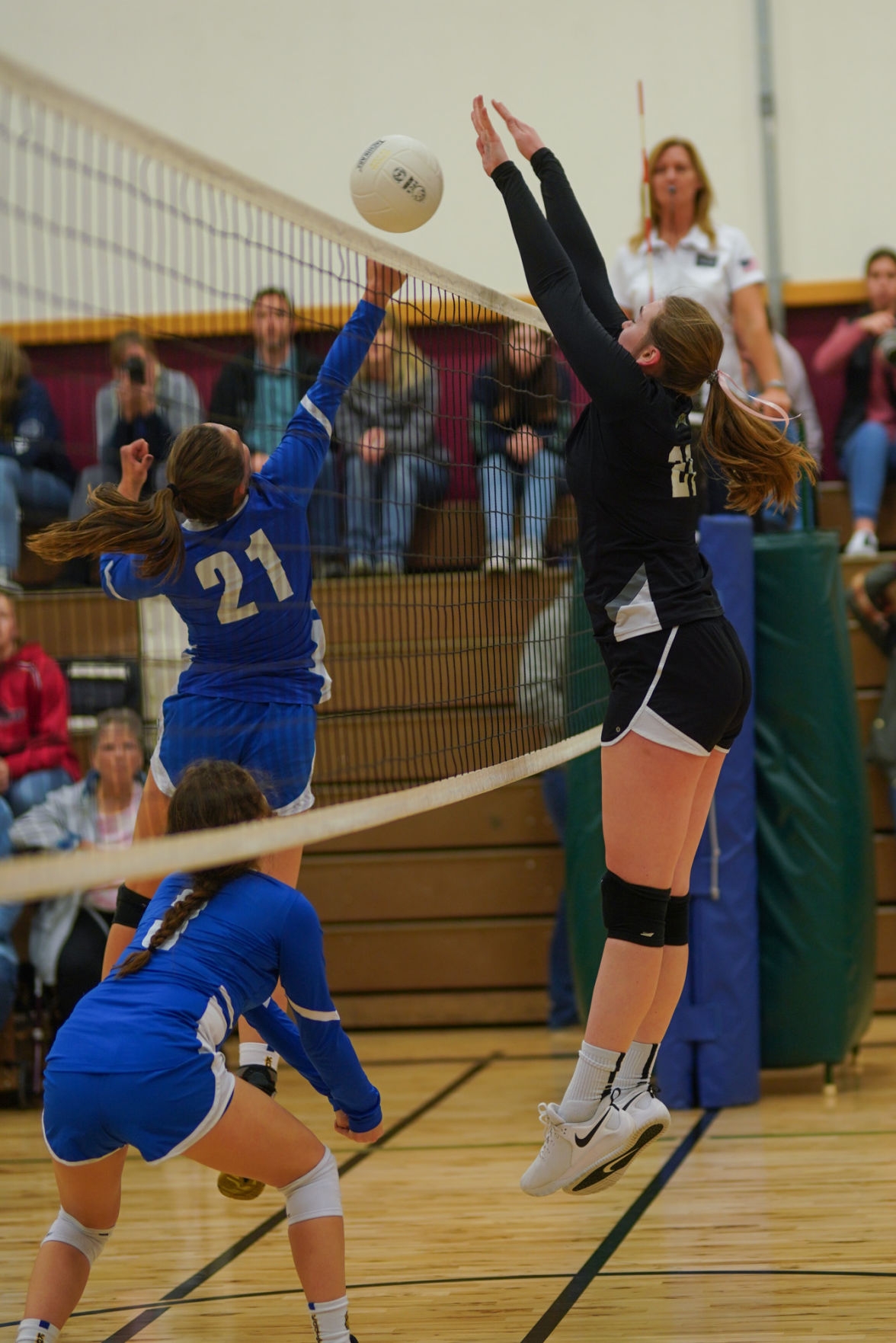 191106.Sports.Volleyball.CK.2..jpg